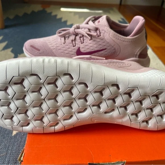 Women’s Nike Free 5.0 style in pink - Picture 4 of 5